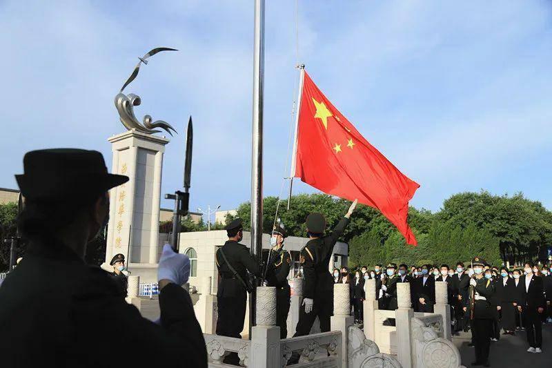国民党军队进攻边区，在组织的多次催促下，毛岸英回到了延安